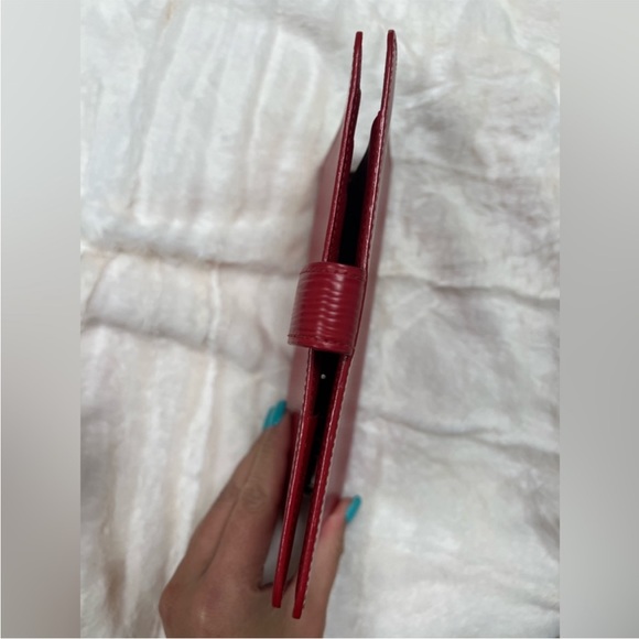 SOLD—Louis Vuitton Red Epi MM Agenda - Picture 4 of 9